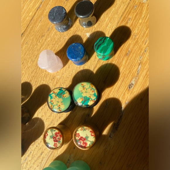 7 pairs 00 flailed tunnels plugs plus 7 single tunnels gemstone - Picture 3 of 11